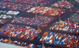 Cascading effect, network configuration and optimal transshipment volumes