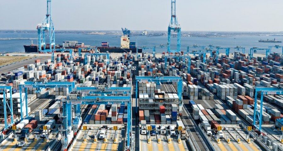 Driving the shipping business: containerization growth factors