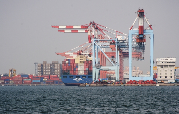 Institutions, transport infrastructure governance, and planning: Lessons from the corporatization of port authorities in East Asia