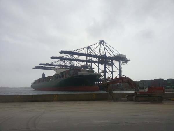 Piraeus port privatization: trick or treat?