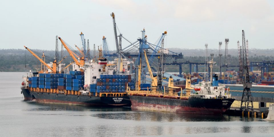 Strategy concepts for hybrid organizations: port authorities