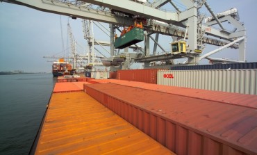 Containerised freight: distribution in North America and Europe