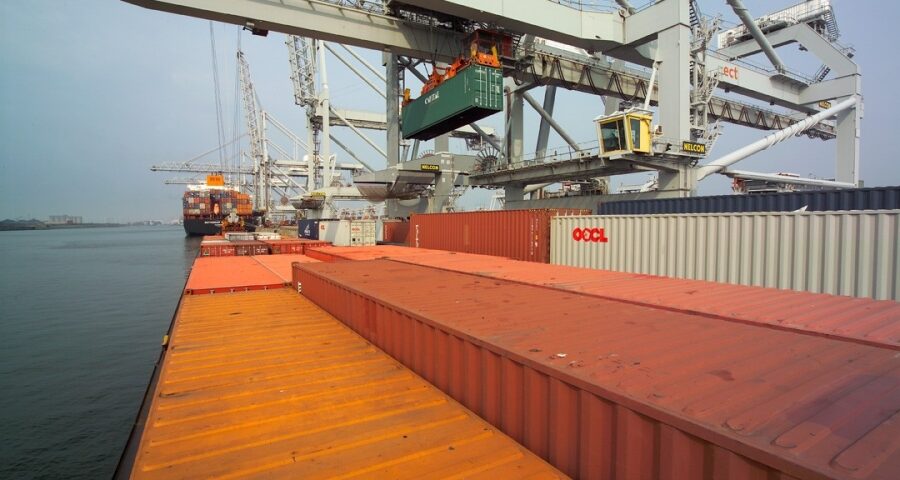 Containerised freight: distribution in North America and Europe