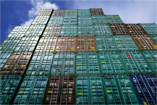 International maritime transport costs: market structures and network configuration