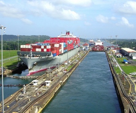 Transshipment hubs in the new panamax era: the role of the Caribbean