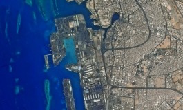 Port geography at the crossroads: between flows & spaces