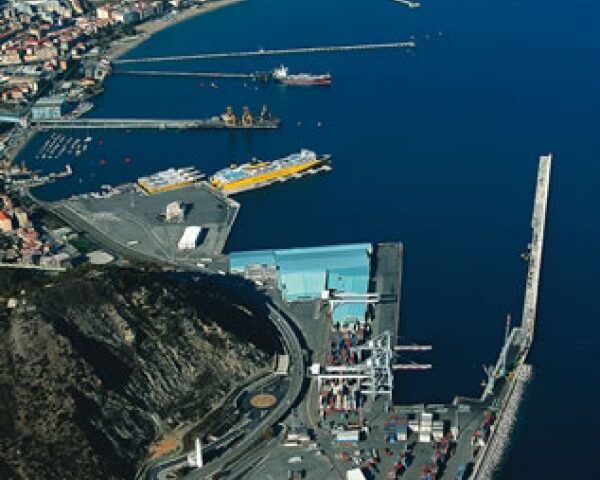 Shaping port governance: the territorial trajectories of reform