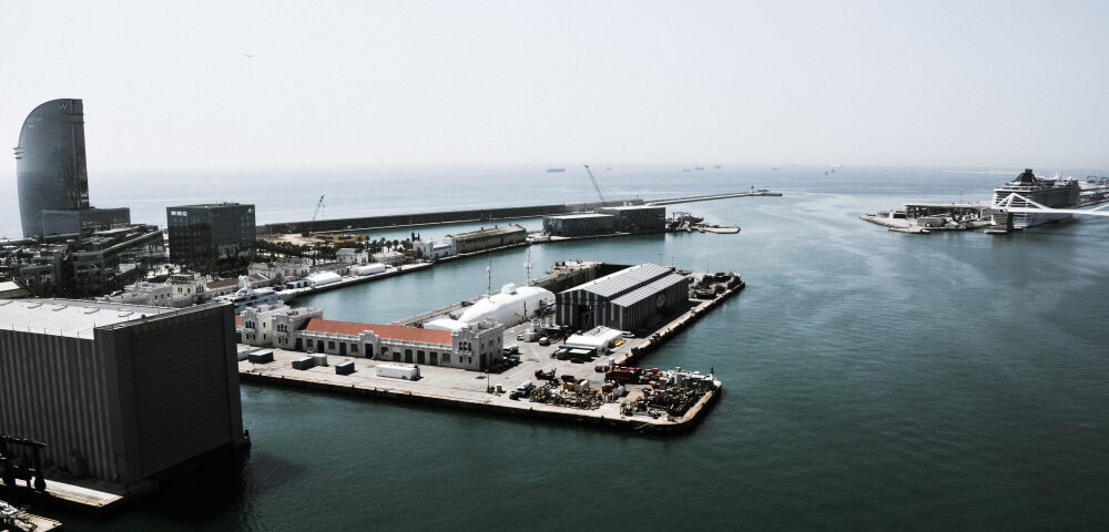Port collaboration beyond proximity: inter–organisational relationships of port management entities