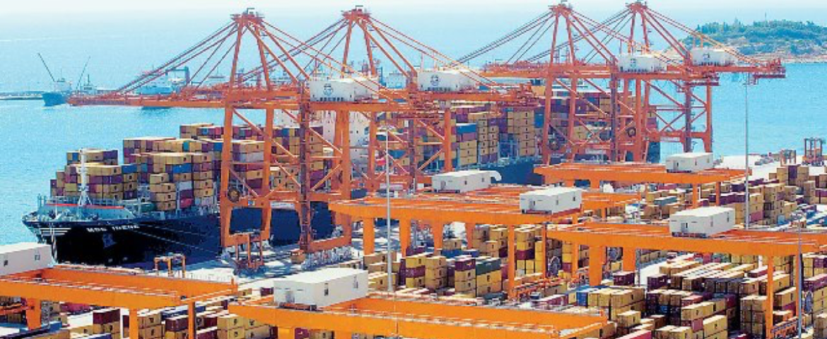 Unveiling configurations of shipping clusters: challenges and opportunities in the case of Piraeus