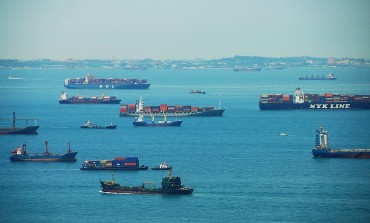 The bottlenecks of global maritime shipping as transshipment clusters