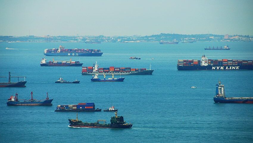 The bottlenecks of global maritime shipping as transshipment clusters