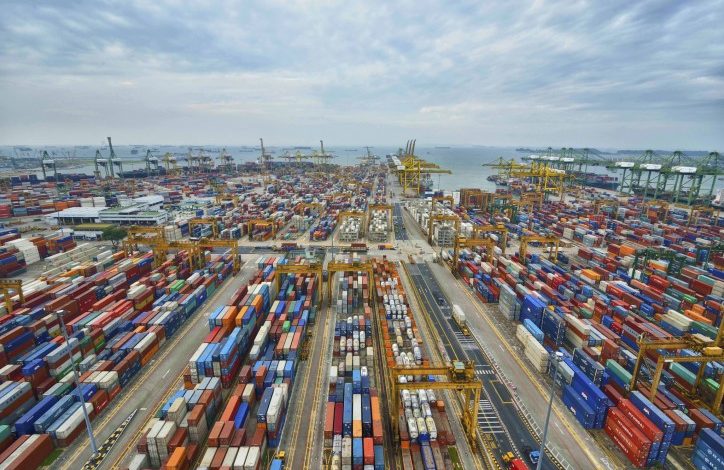 Deep uncertainty and decision-making in ports and shipping