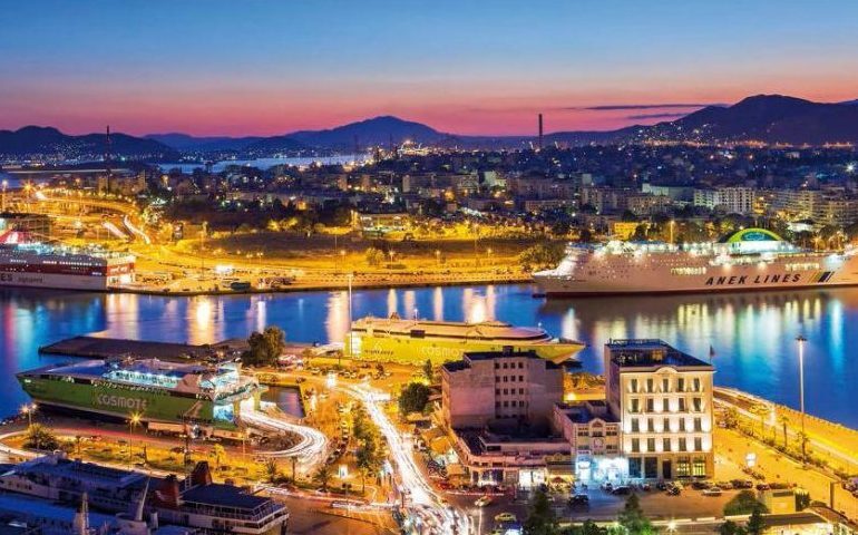 Unveiling the configuration of Piraeus shipping cluster