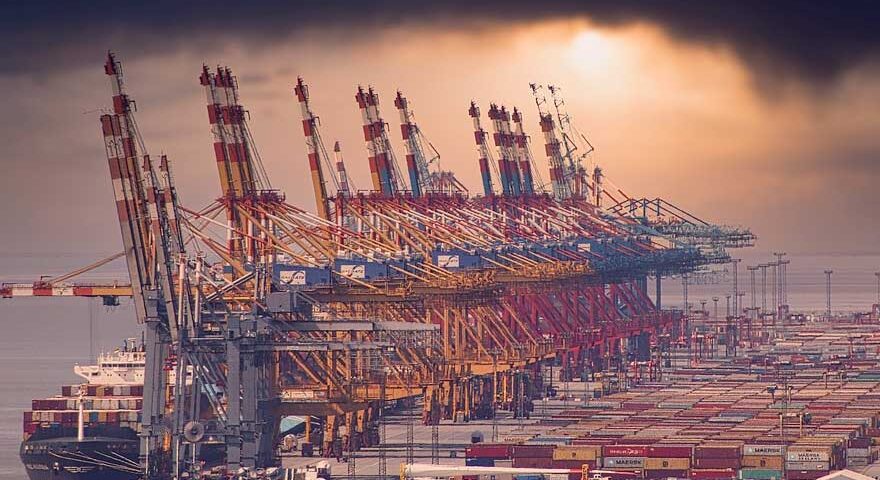 The climate change strategies of seaports: mitigation vs. adaptation