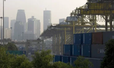 Singapore stuck between a shipping hub and a hard place